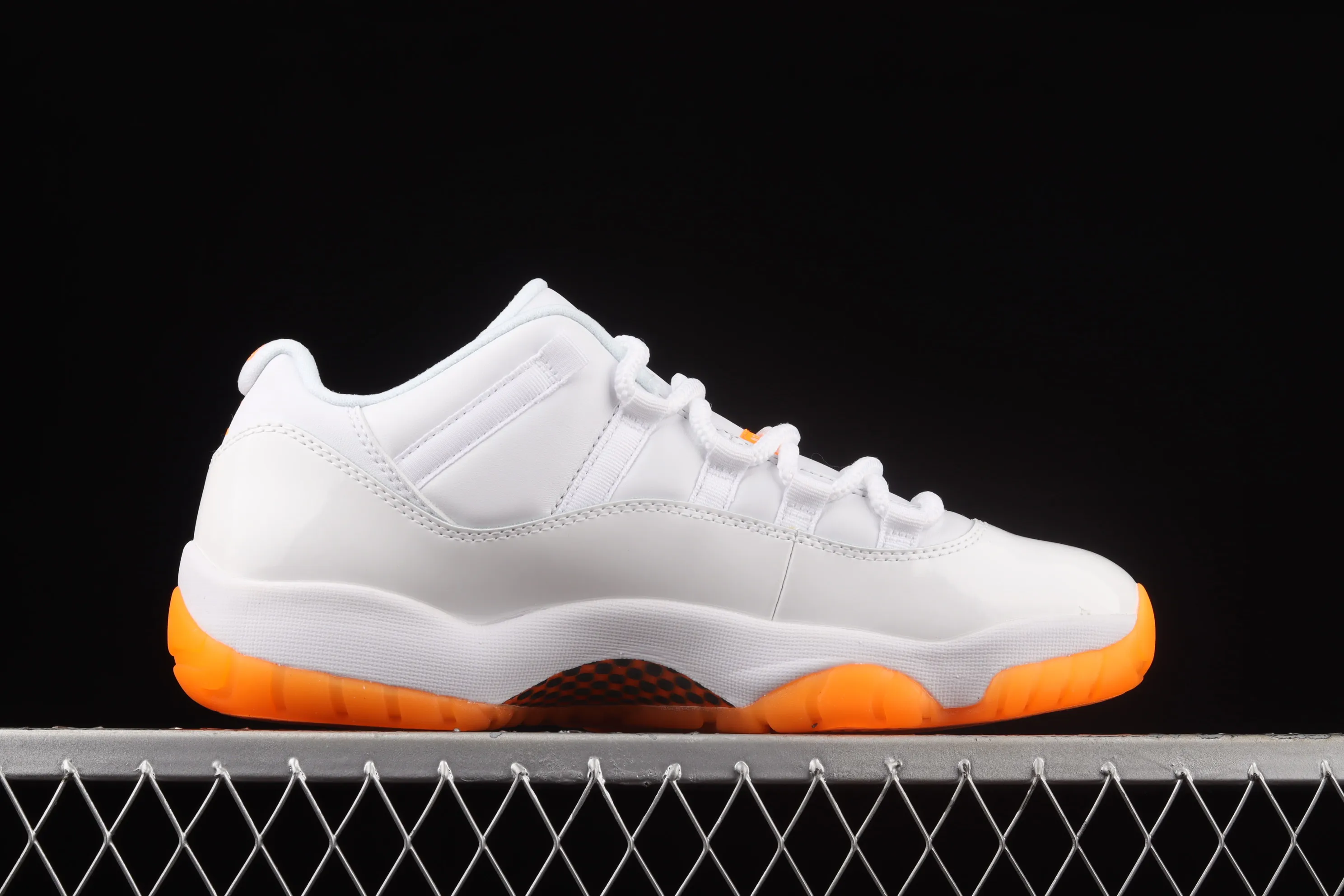 All categories Air Jordan Jordan series basketball shoes Air Jordan 11 Z version Air Jordan 11 Bright Citus AJ11 Joe 11 white orange low-top basketball shoes first layer genuine carbon AH7860-139